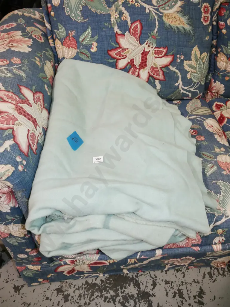2x teal woollen blankets Image 1++