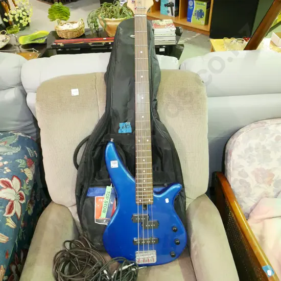 Yamaha bass guitar and soft carry case