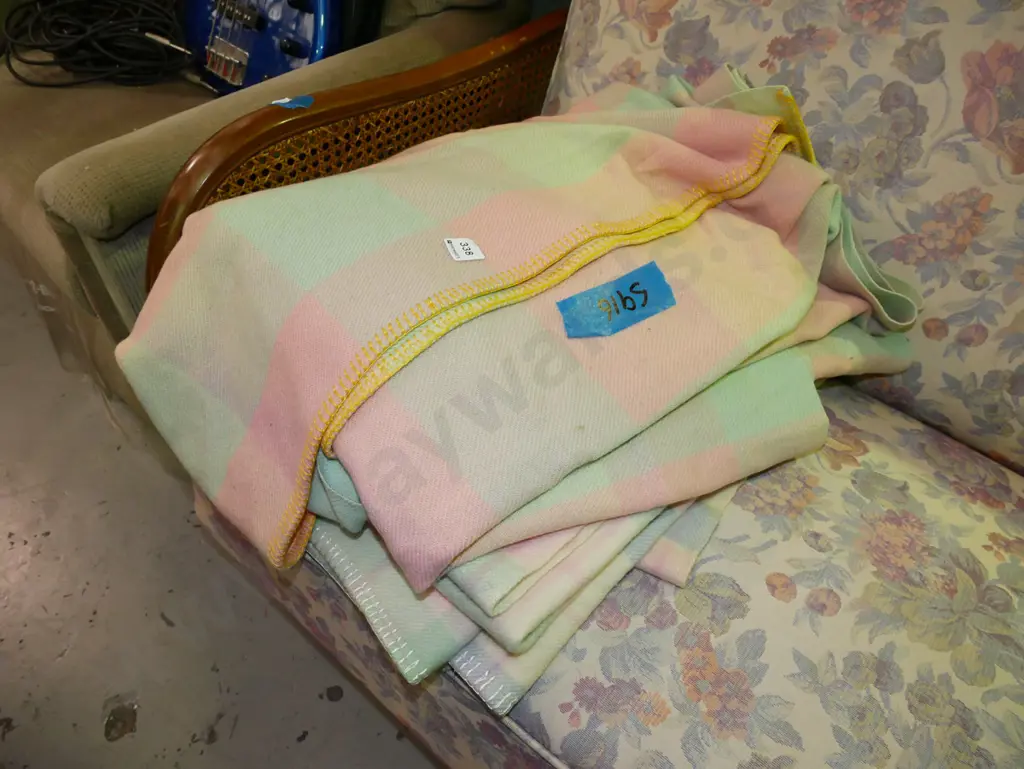 2x checked woollen blankets Image 1++