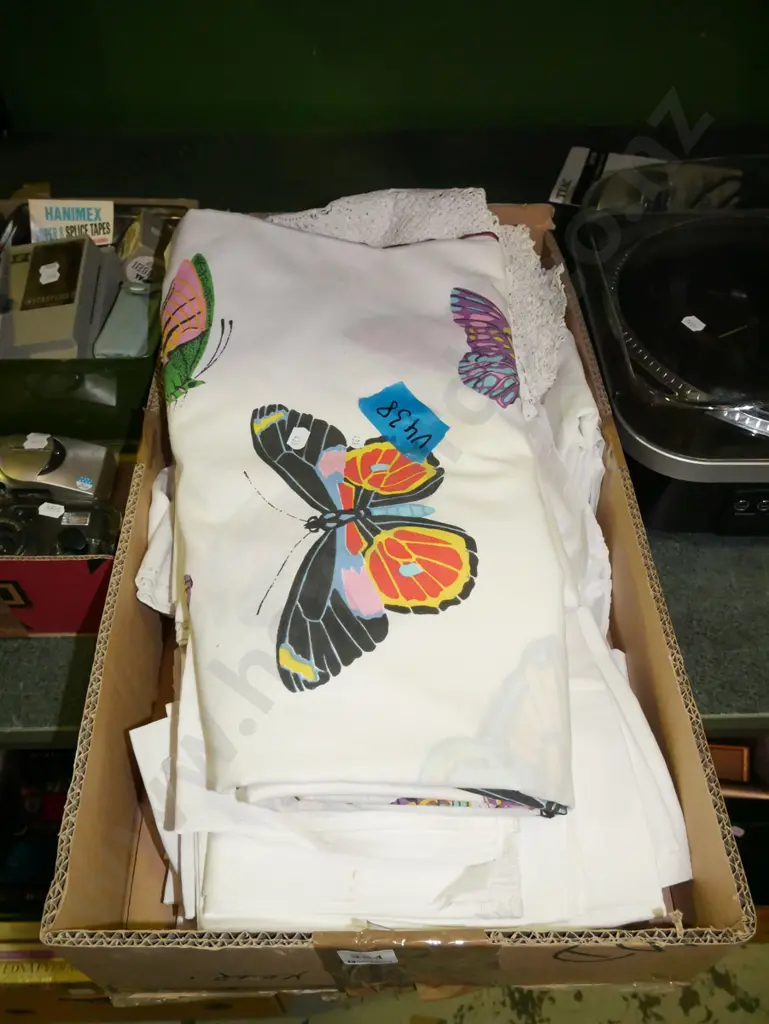 box; linen, butterfly tablecloth etc Image 1++