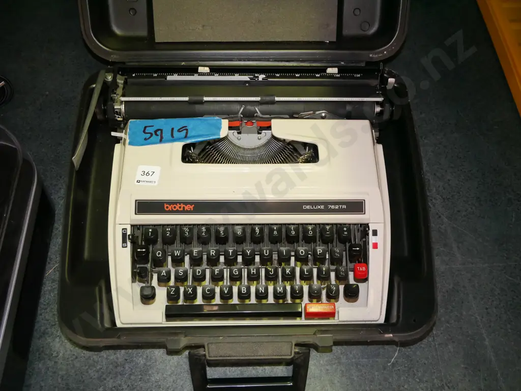 Brother typewriter in hard plastic carry case Image 1++