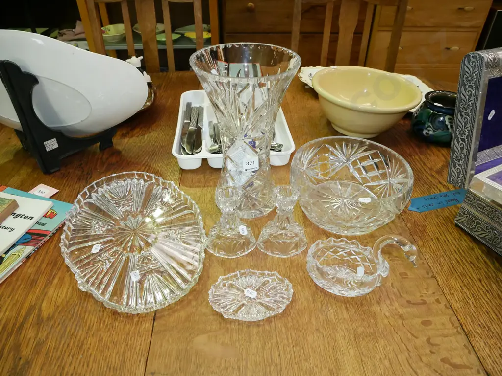 cut crystal vase, bowls, swan etc H-260 Image 1++