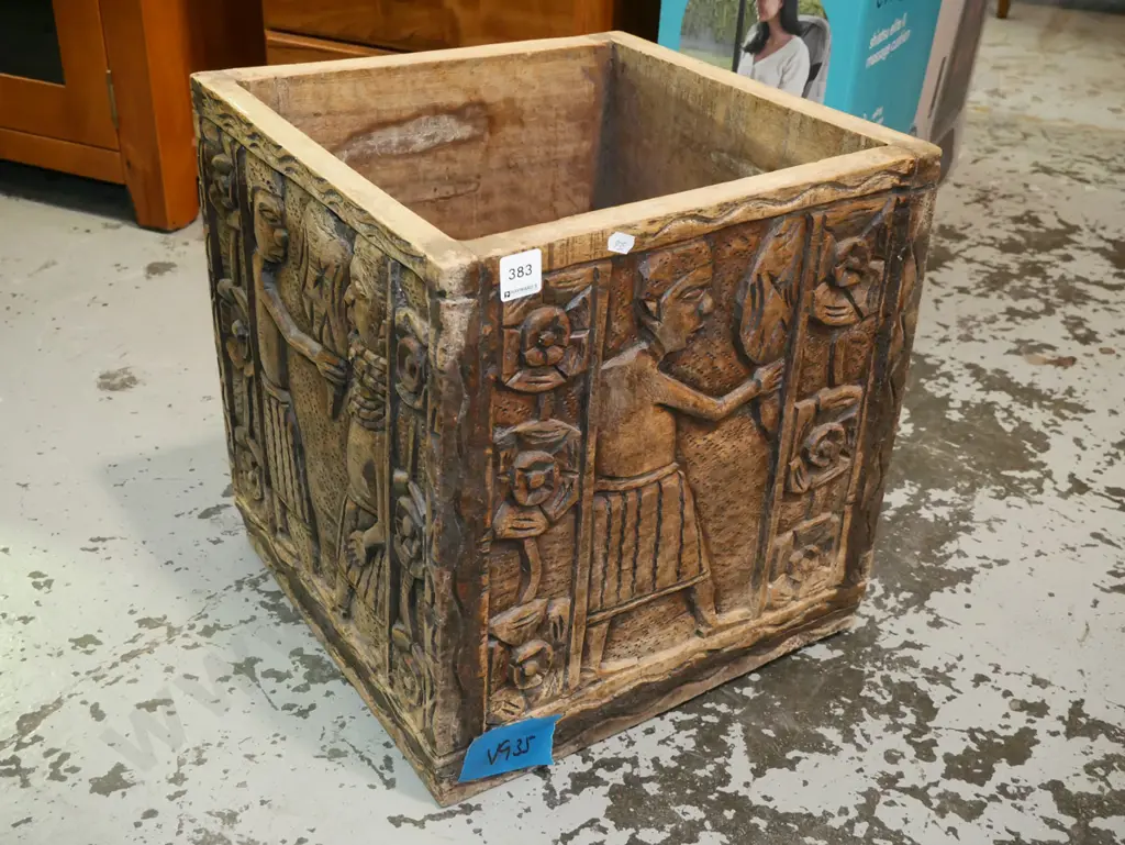 heavily carved Indonesian box/jardiniere H-380 Image 1++