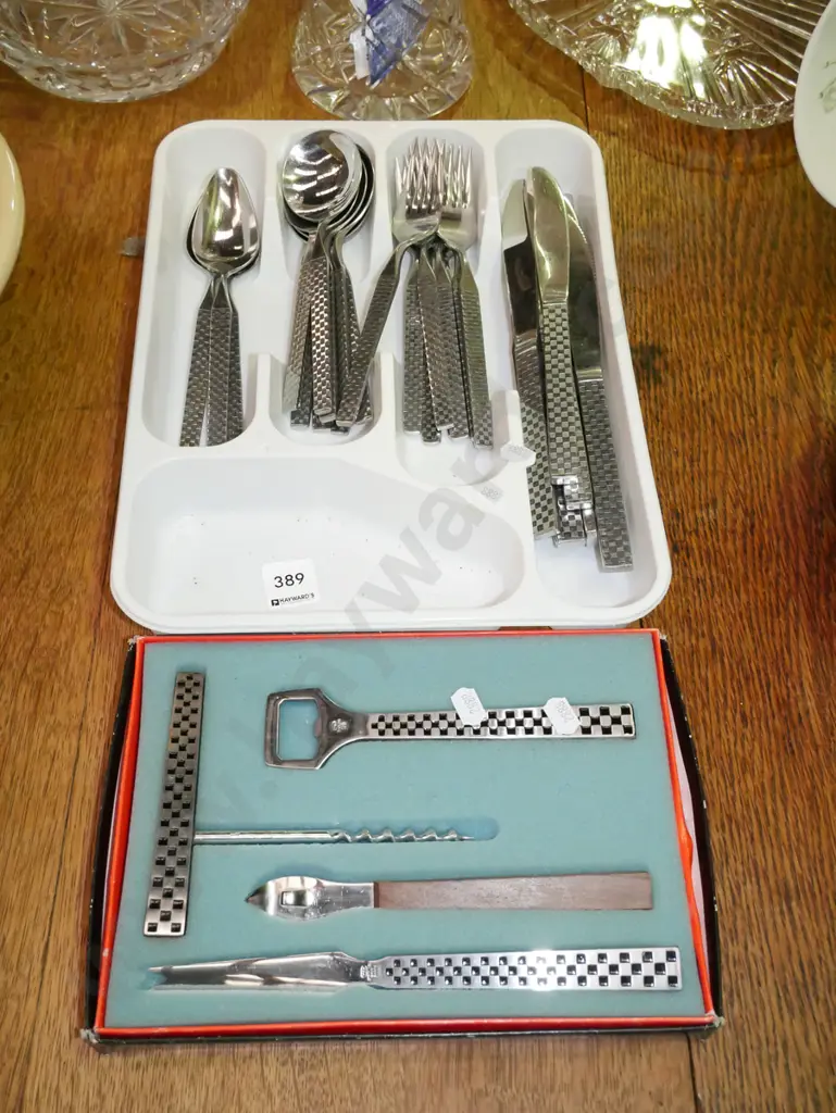 stainless steel cutlery with matching bar set Image 1++