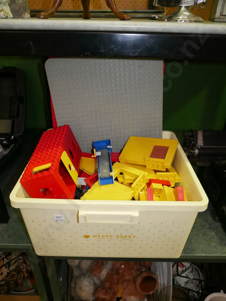 large tub of Duplo Image 1++