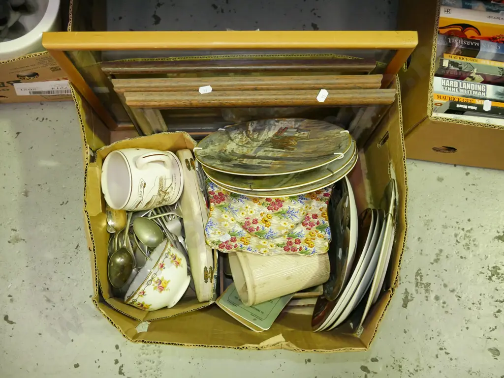 box; picture frames, cabinet plates, cutlery etc Image 1++