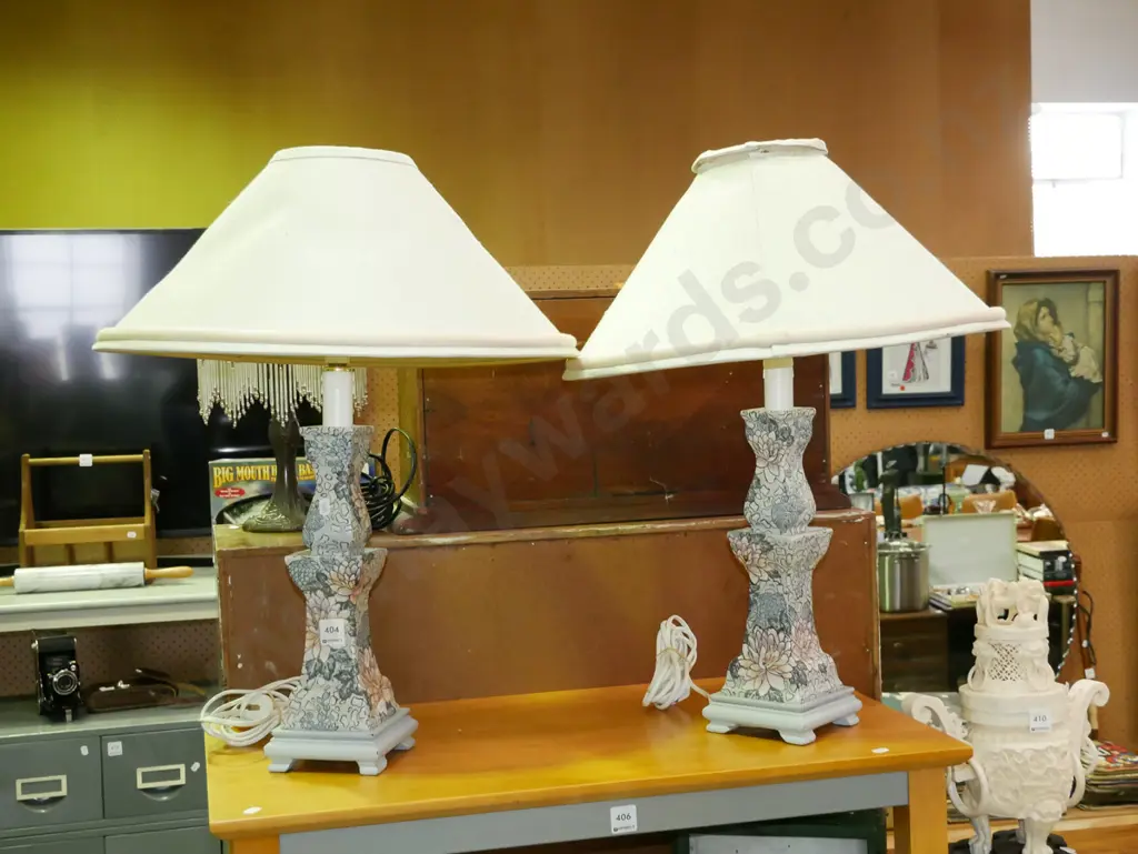 pair of ceramic floral based table lamps H-600 Image 1++