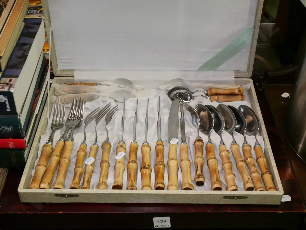 retro bamboo handled canteen of cutlery Image 1++