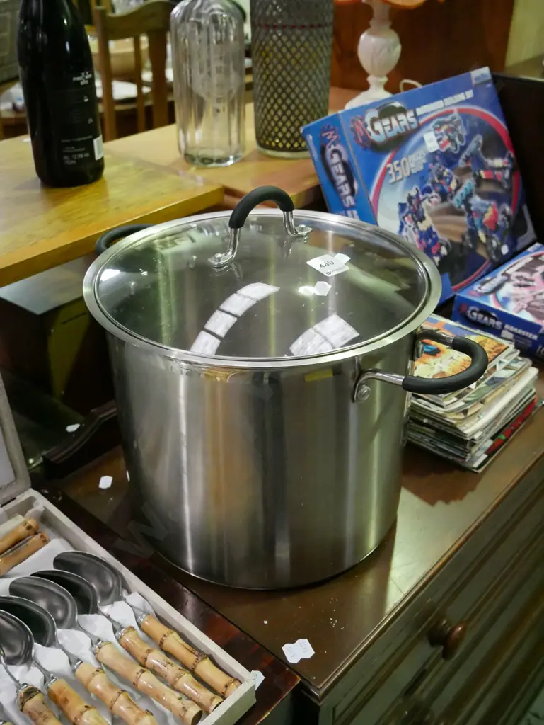 large glass lidded stock pot Image 1++