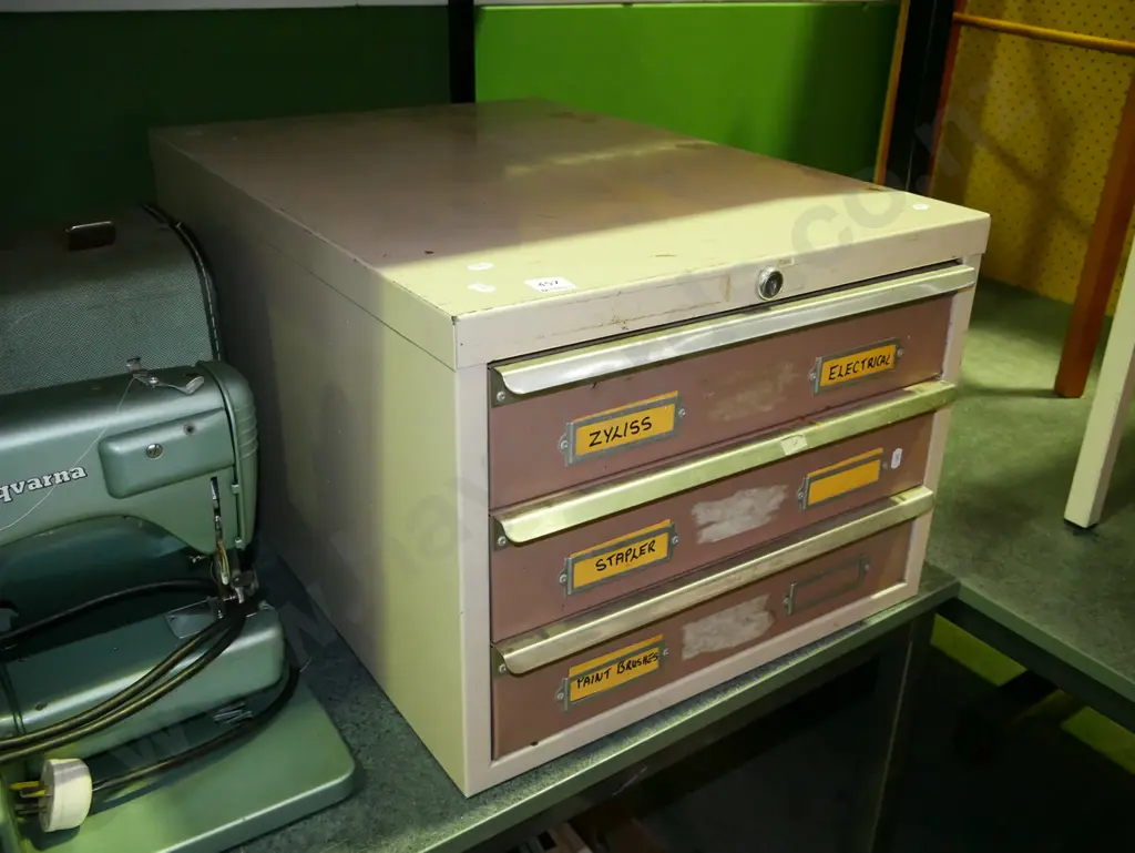 small 3 drawer filing cabinet H-345 W-460 D-645 Image 1++