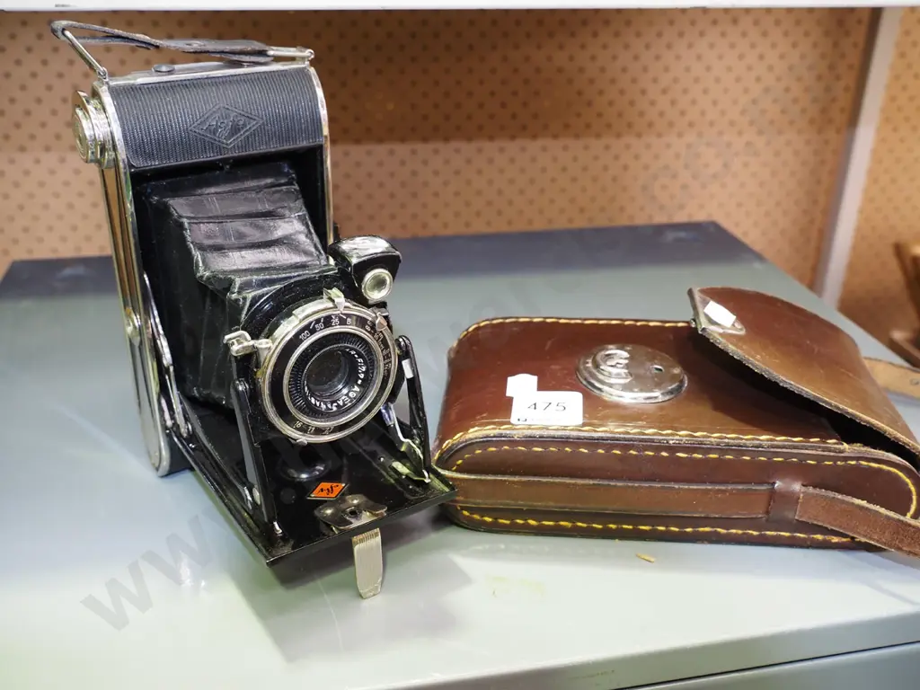 leather cased concertina camera Image 1++
