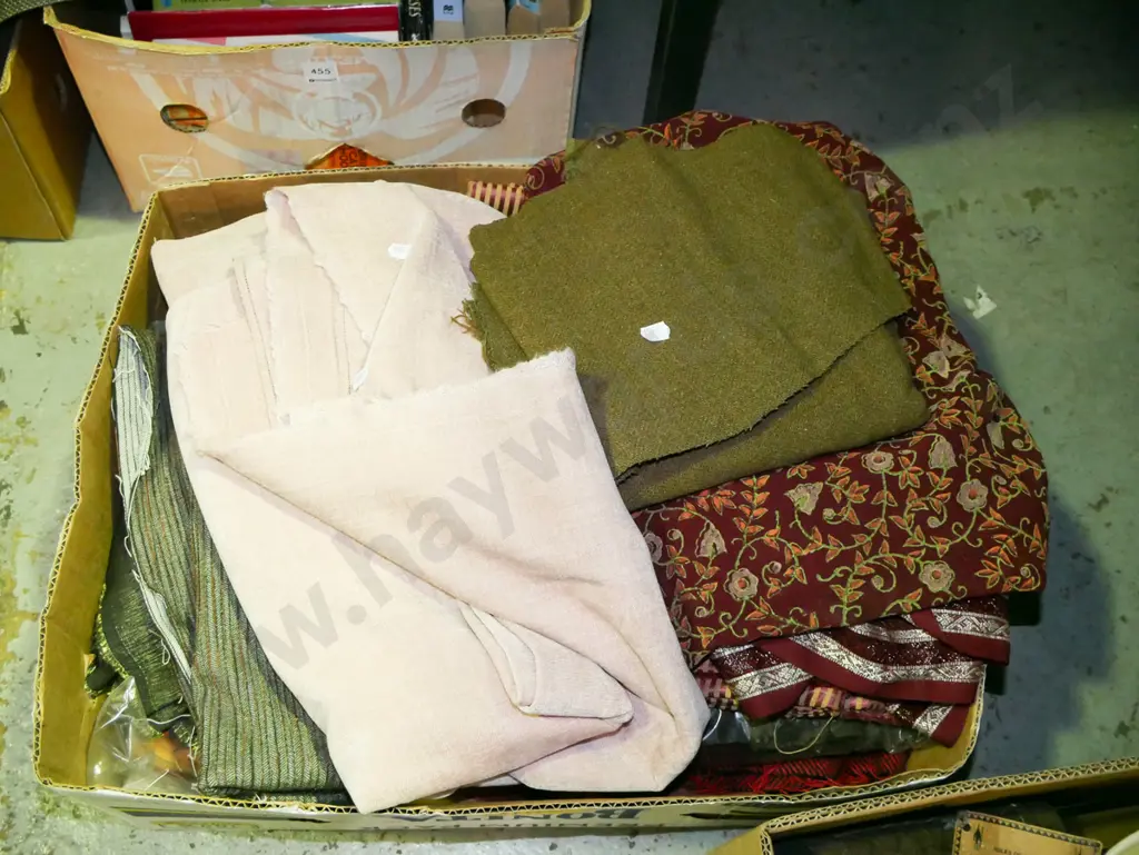 box of fabric pieces Image 1++