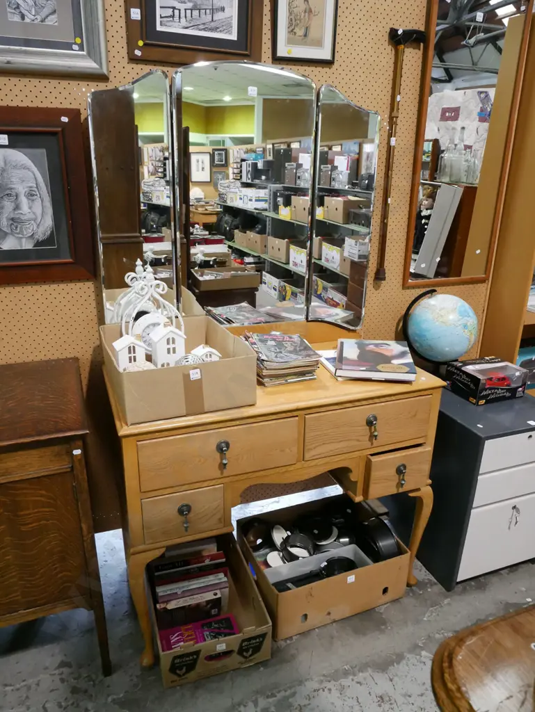 oak cab leg 4 drawer 3 mirror back dresser H-1700 W-975 D-500 Image 1++