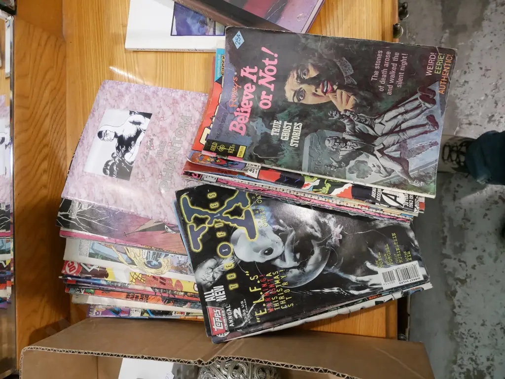 stack of comics Image 1++