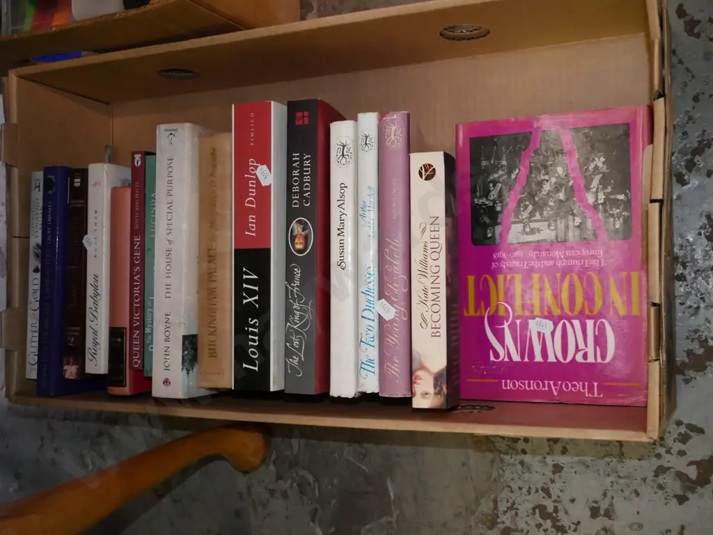 box of books Image 1++