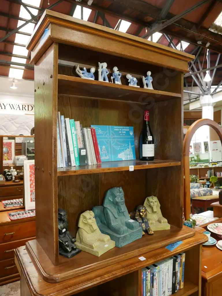 oak over mantle bookcase - signs of borer H-970 W-810 D-345 Image 1++