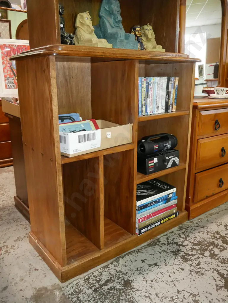 oak bookcase - exposed screws in top H-1000 W-920 D-430 Image 1++