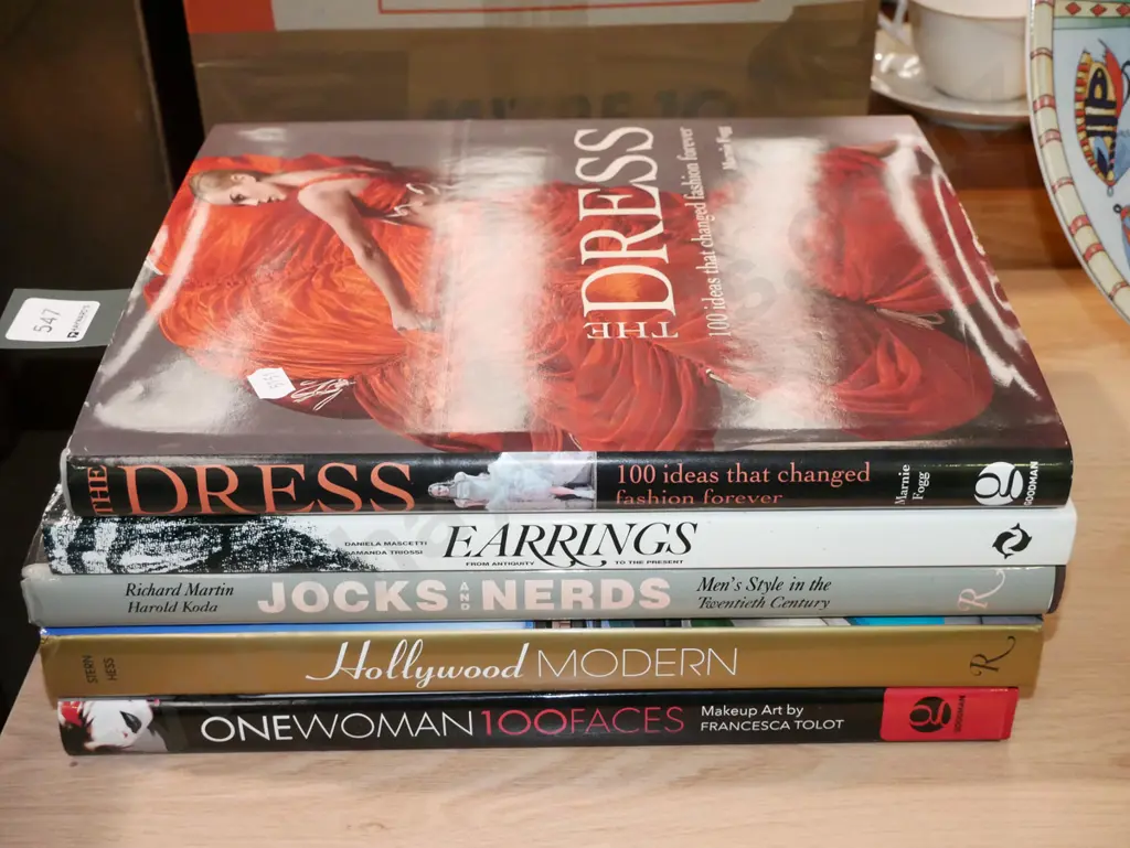 architecture and fashion coffee table books Image 1++