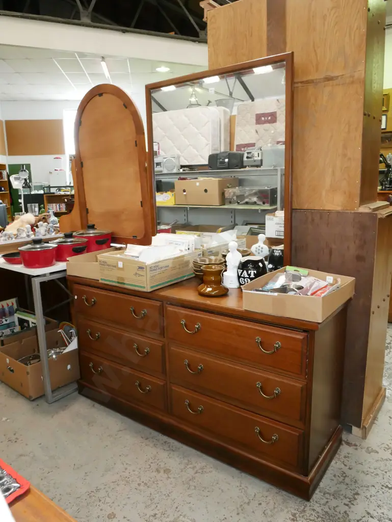 mahogany and rimu 6 drawer mirror back dresser H-1630 W-1330 D-410 Image 1++