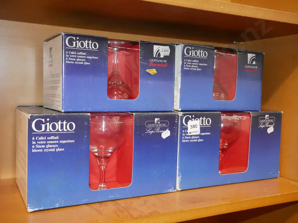 as-new boxed crystal wine glasses Image 1++
