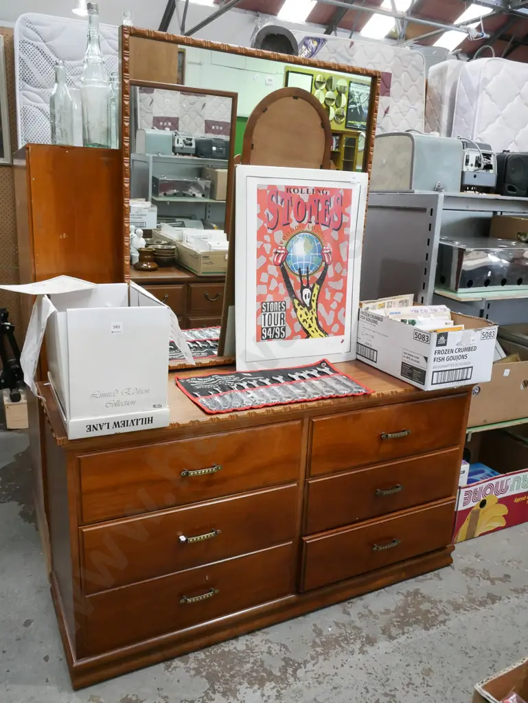 mahogany and rimu 6 drawer mirror back dresser H-1590 W-1270 D-400 Image 1++