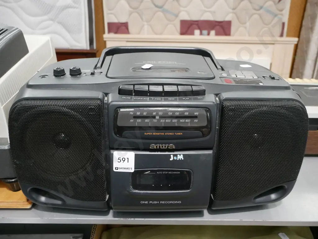Aiwa radio-tape-CD player Image 1++