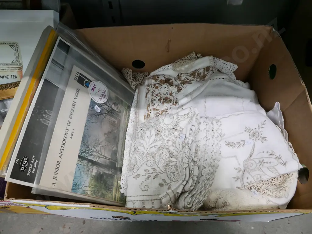 bo; tablecloths, linen, LPs Image 1++