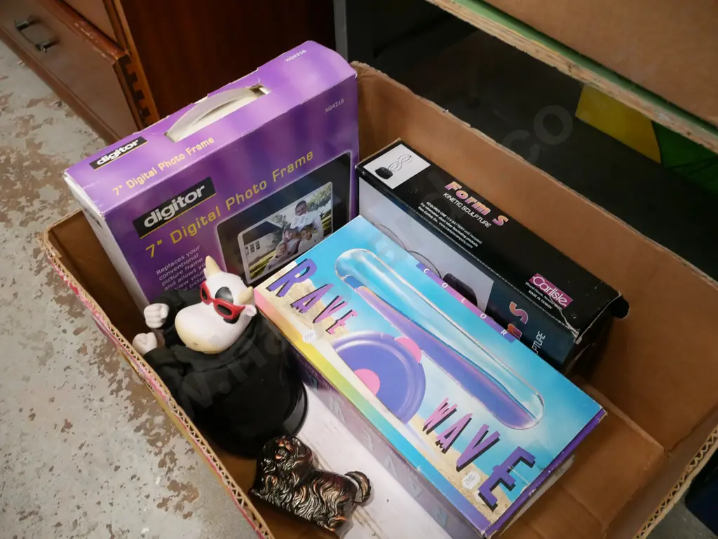 box; Rave Wave, kinetic scuplture, digital photo frame Image 1++