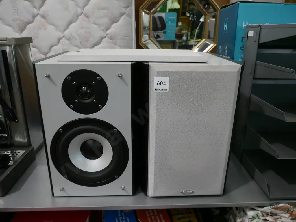 pair of Goodman bookcase speakers Image 1++
