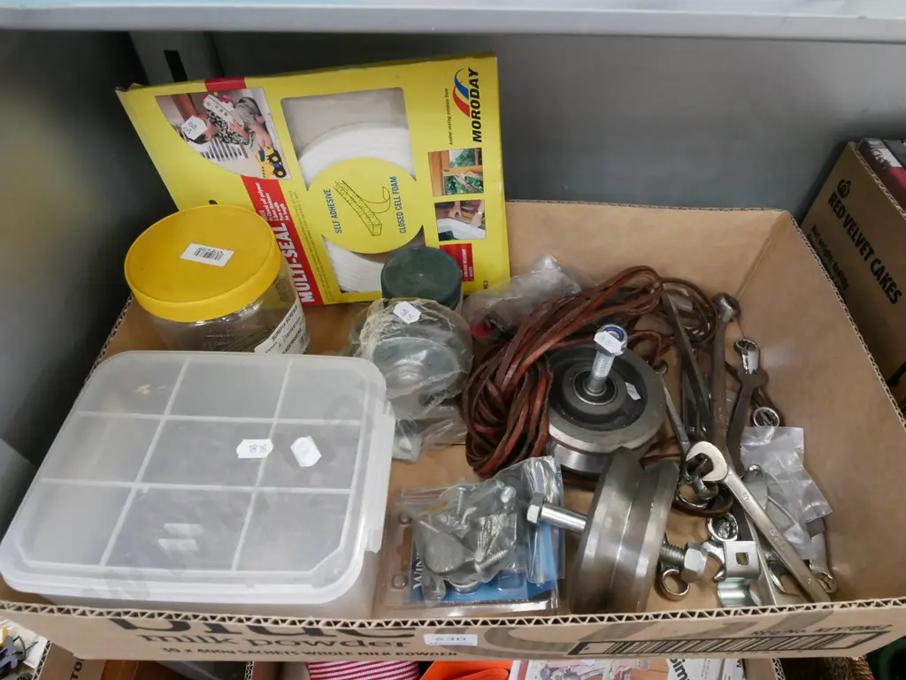 box; various casters, screws, spanners etc Image 1++