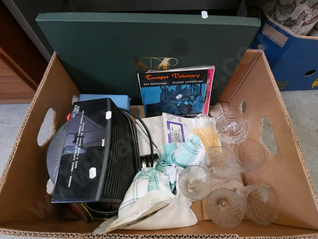 box; wine glasses, napkins, placemats, heater etc Image 1++