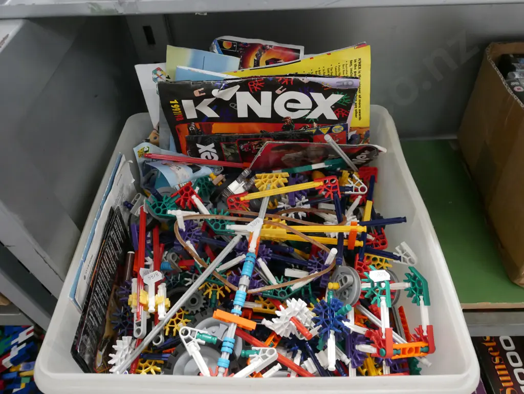 tub of K'Nex construction toys Image 1++