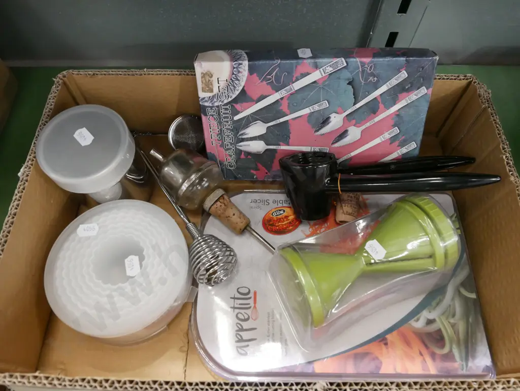 box; vege slicer, cookie cutter, nip pourer etc Image 1++