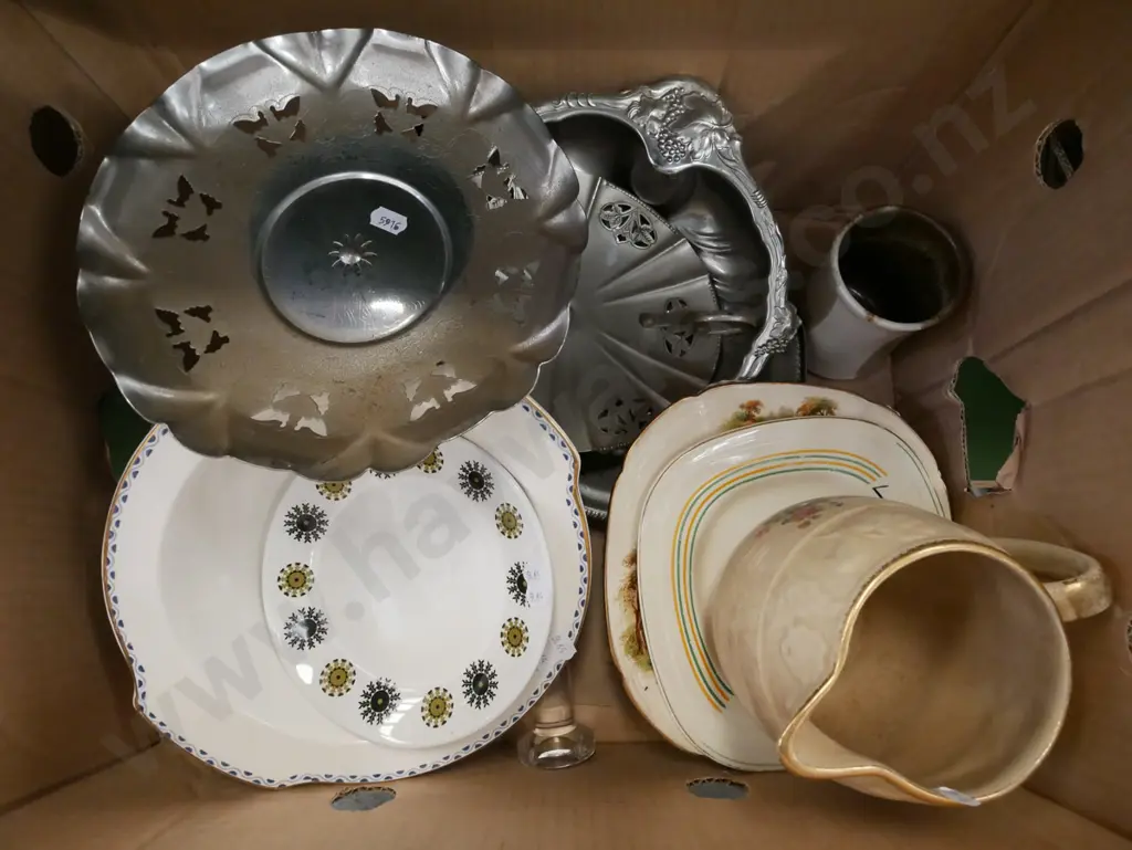 box; plated comport, plate tray, ceramic jug, bowls etc Image 1++
