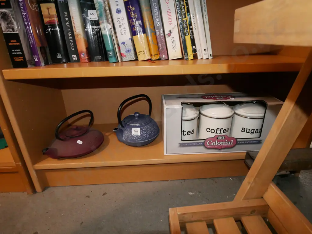 2x cast iron teapots, Colonial canisters Image 1++