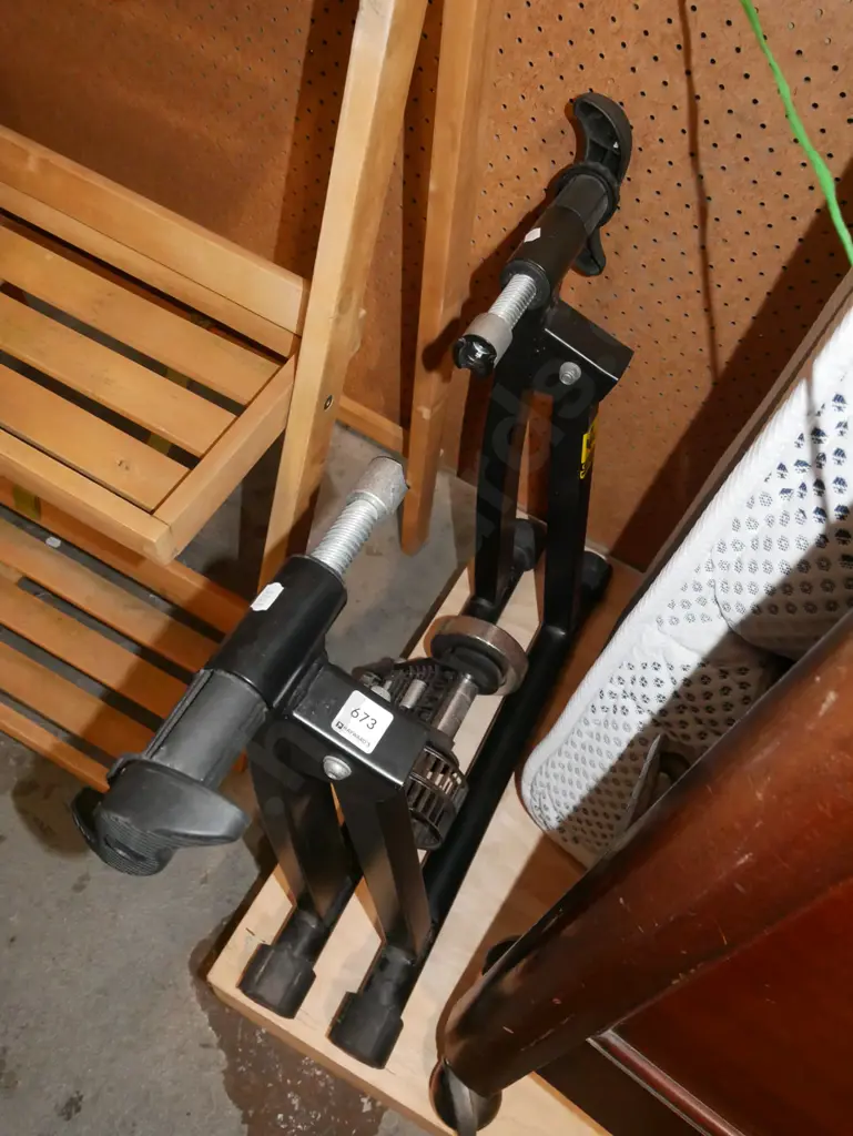 indoor bike training stand Image 1++