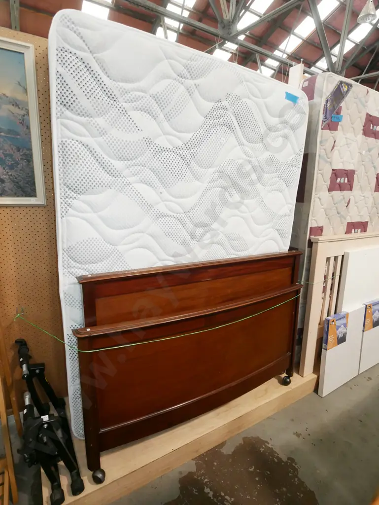 double double mattress, wooden ends and wire base (not displayed) Image 1++