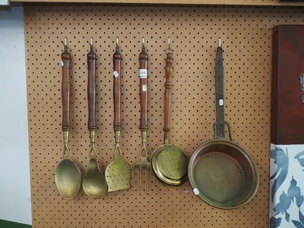 wood and brass long handled utensils, vintage copper fry pan Image 1++