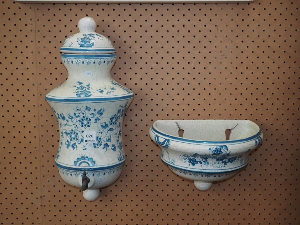 ceramic wall mounted drinks dispenser and jardiniere Image 1++