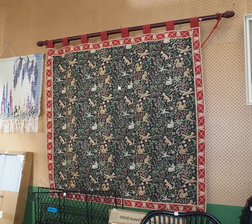 large William Morris style fabric hanging H-1470 W-1460 Image 1++