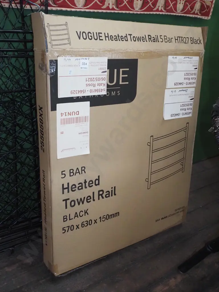 as-new Vogue heated towel rail Image 1++