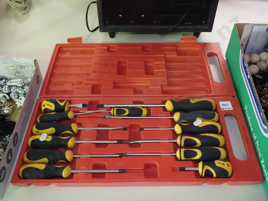 cased Fuller screwdriver set Image 1++