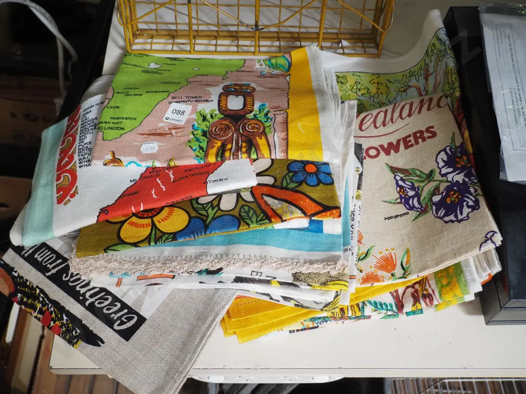 various retro linen tea towles Image 1++