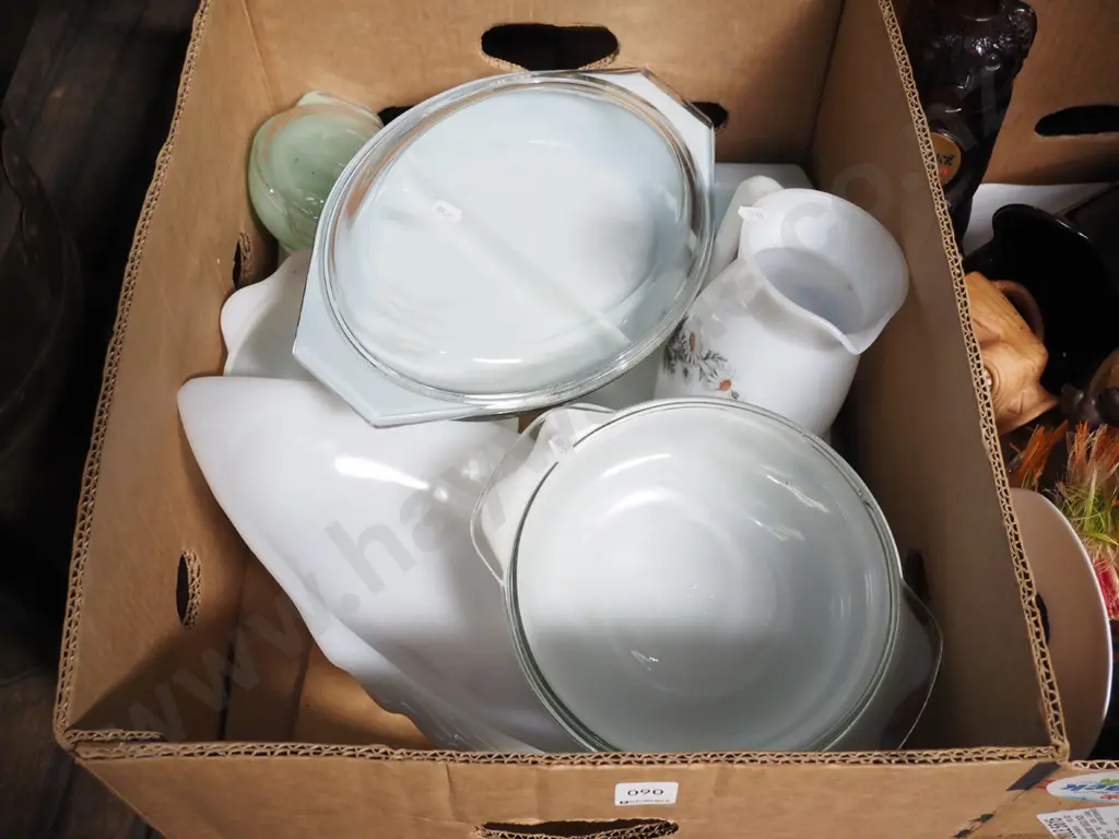 retro pyrex baking dishes, jug etc Image 1++