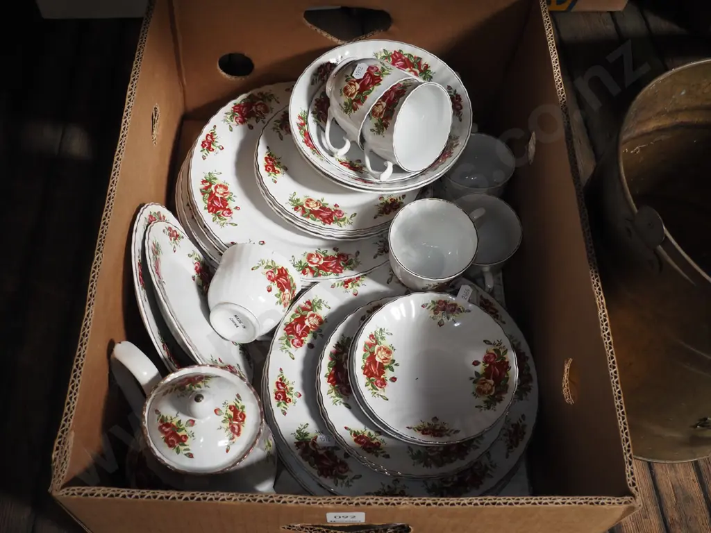 box; Chinese floral plates, bowls, tea cups etc Image 1++