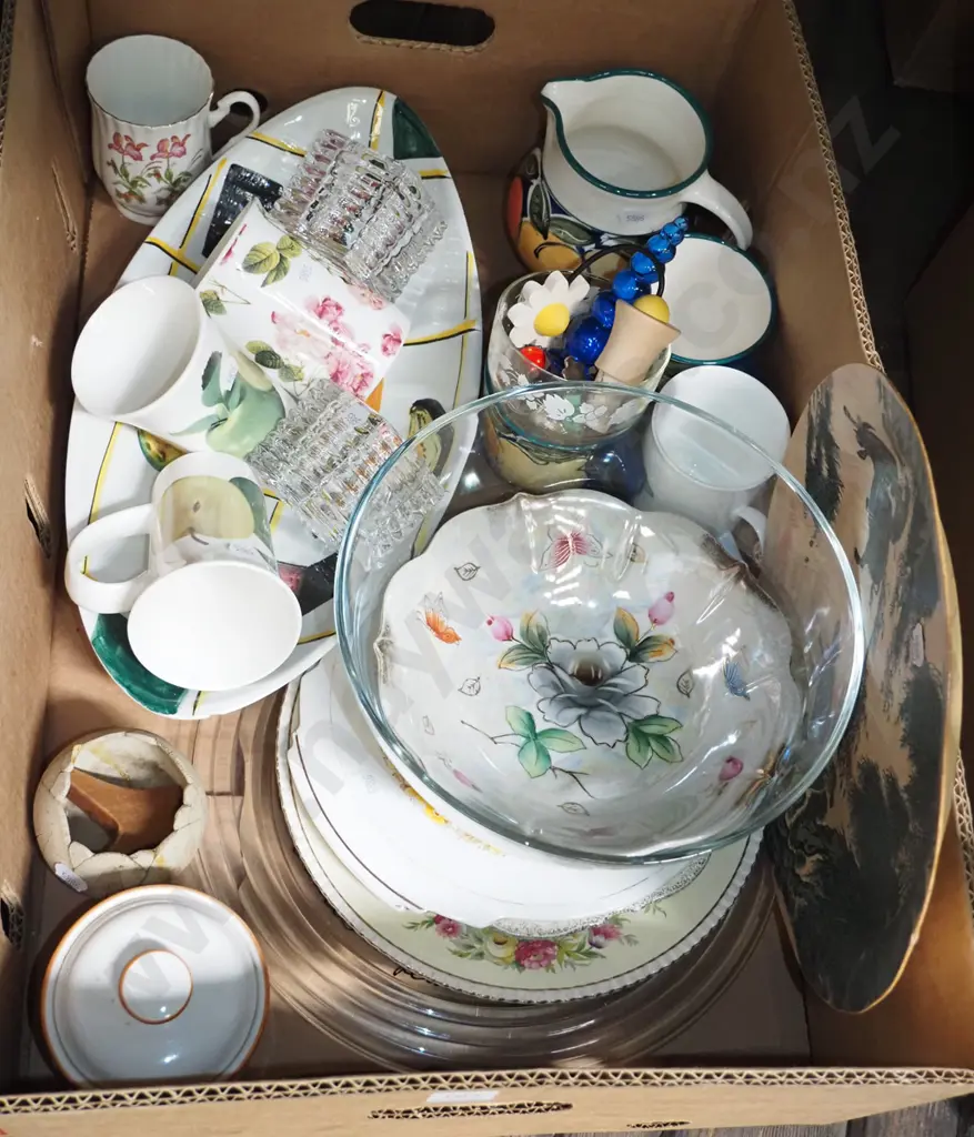 box; plates, bowls etc Image 1++