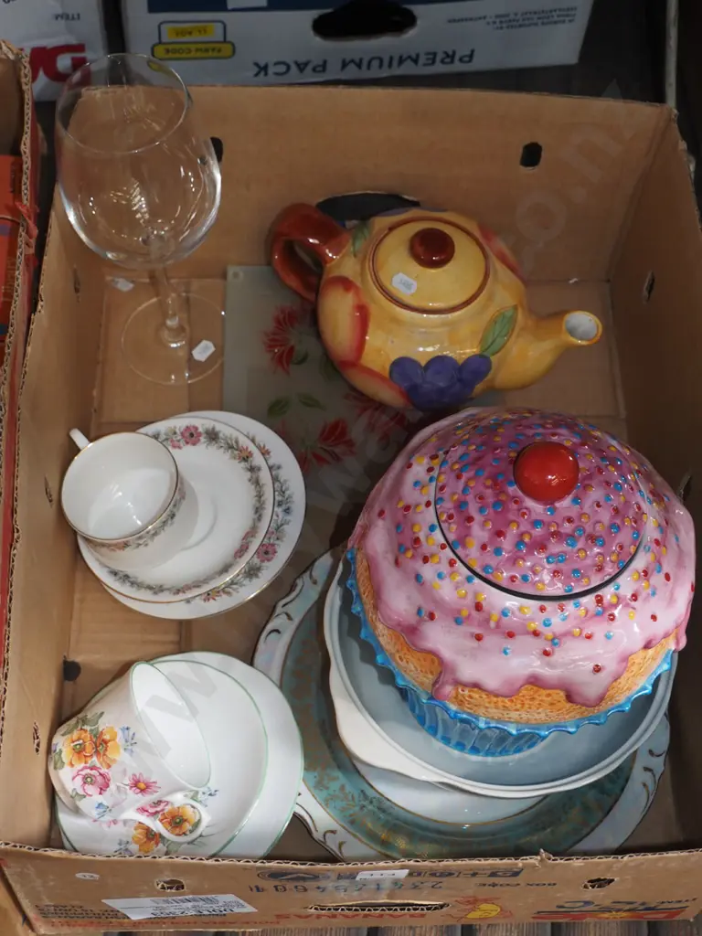 box; large cupcake themed biscuit barrel, teapot etc Image 1++