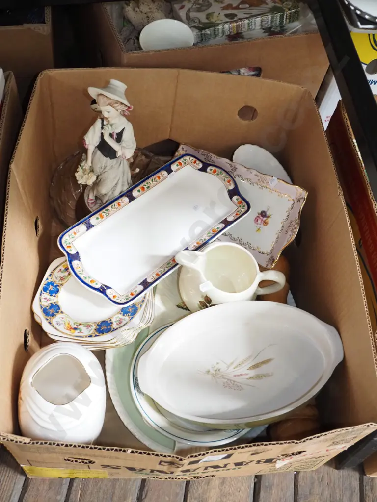 box; figurines, sandwich plates etc Image 1++