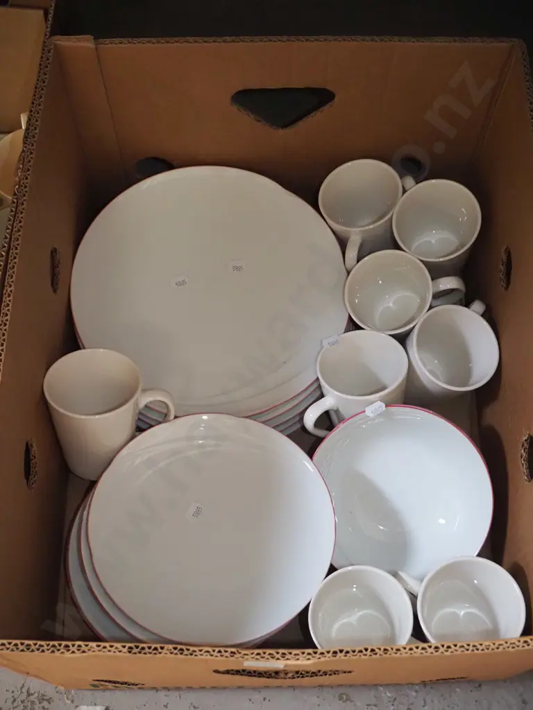 box; 1980s Hutschenreuther plates, bowls, other cups Image 1++