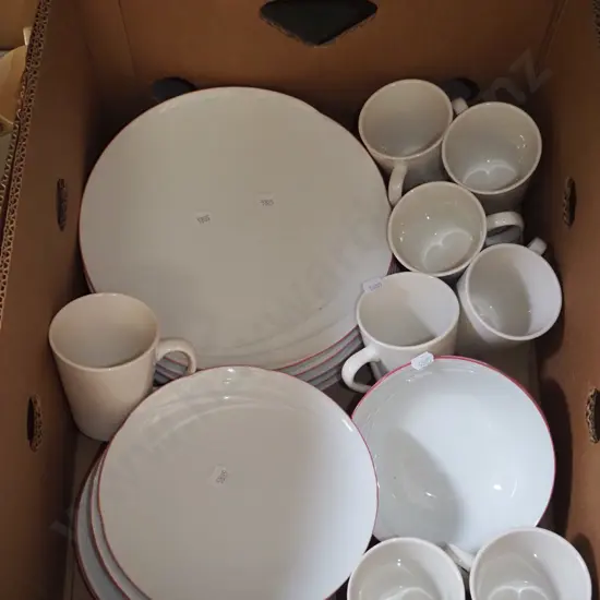 box; 1980s Hutschenreuther plates, bowls, other cups